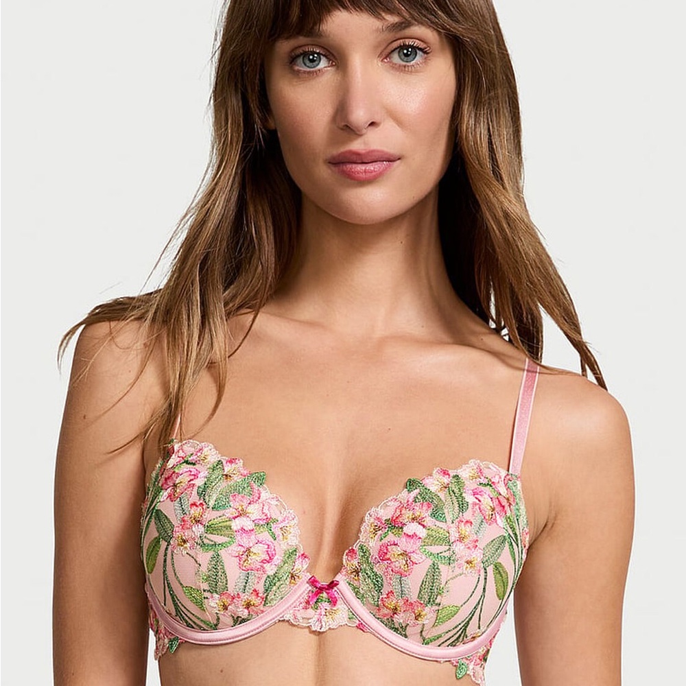 Victoria Secret Floral Embroidered 32DD Bra Intimates Set with Matching Thong L
